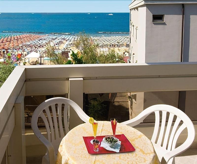Hotel Prestige Cattolica Eksteriør billede