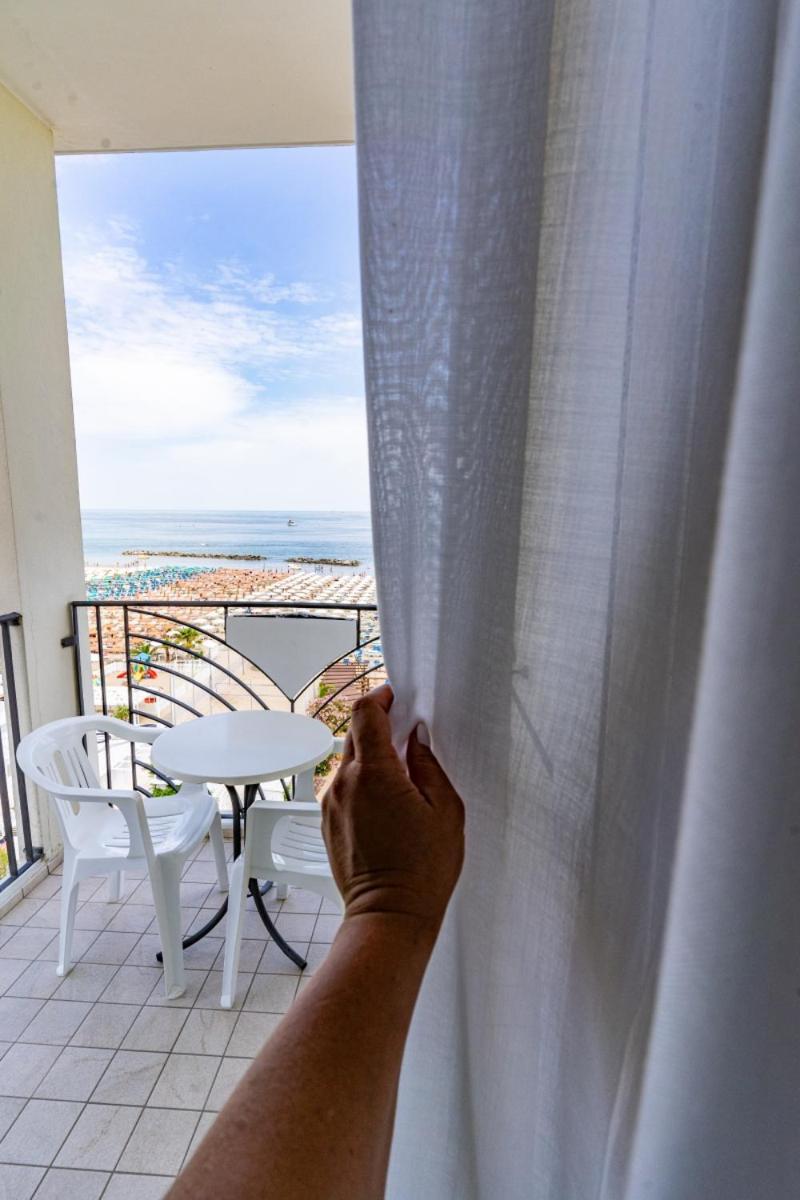 Hotel Prestige Cattolica Eksteriør billede