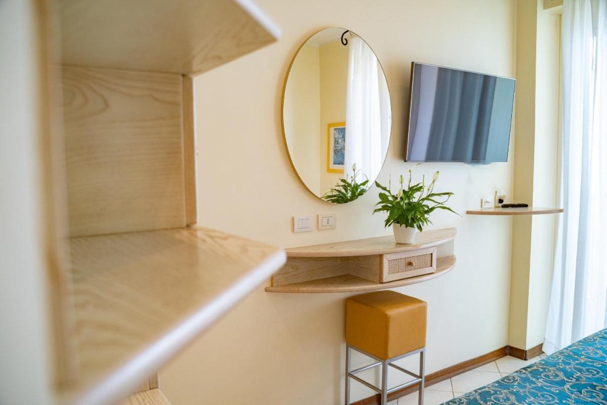 Hotel Prestige Cattolica Eksteriør billede