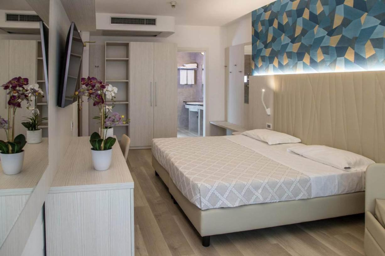 Hotel Prestige Cattolica Eksteriør billede