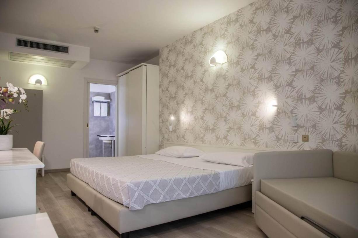 Hotel Prestige Cattolica Eksteriør billede
