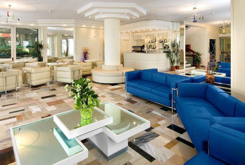 Hotel Prestige Cattolica Eksteriør billede