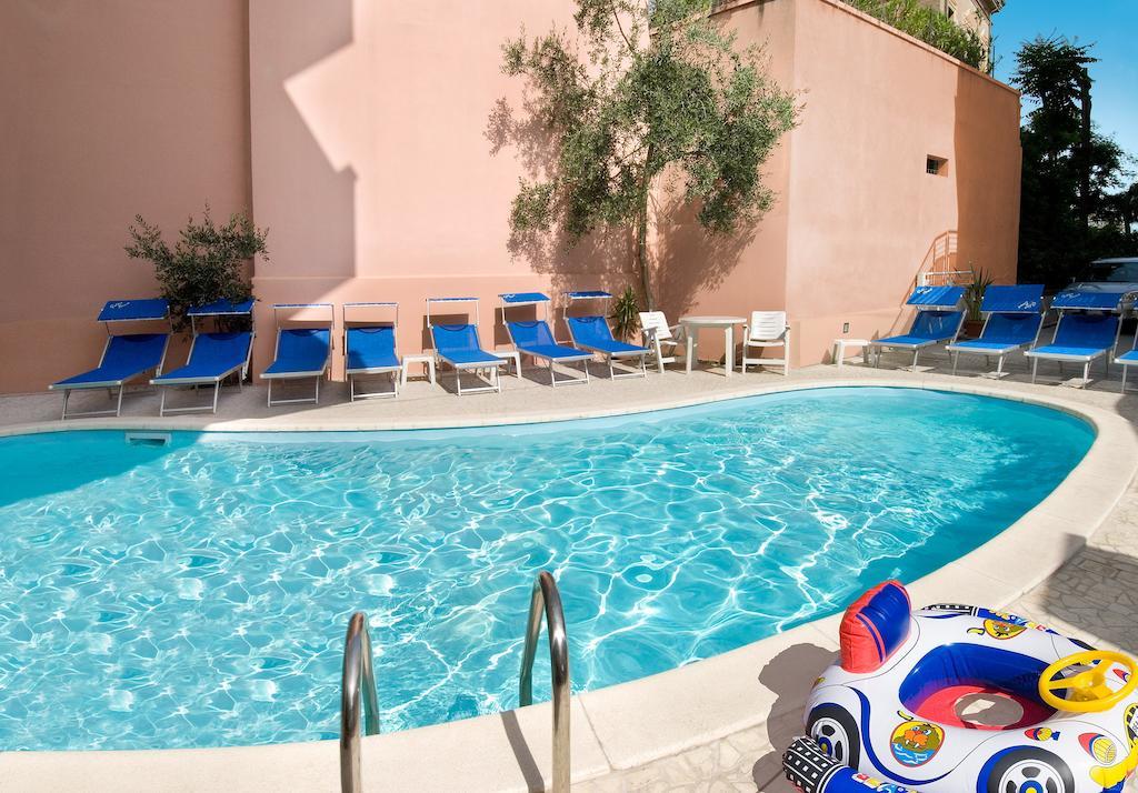 Hotel Prestige Cattolica Eksteriør billede