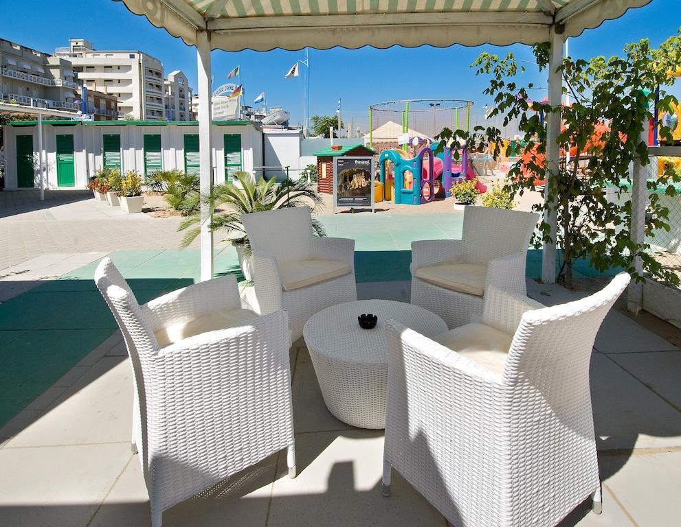 Hotel Prestige Cattolica Eksteriør billede